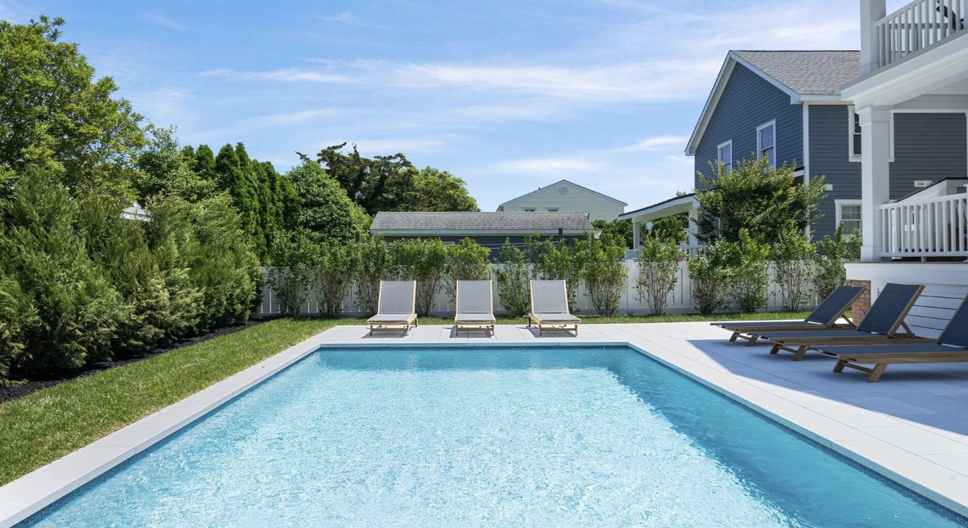 Weekly Pool Cleaning Service in Vacaville, CA